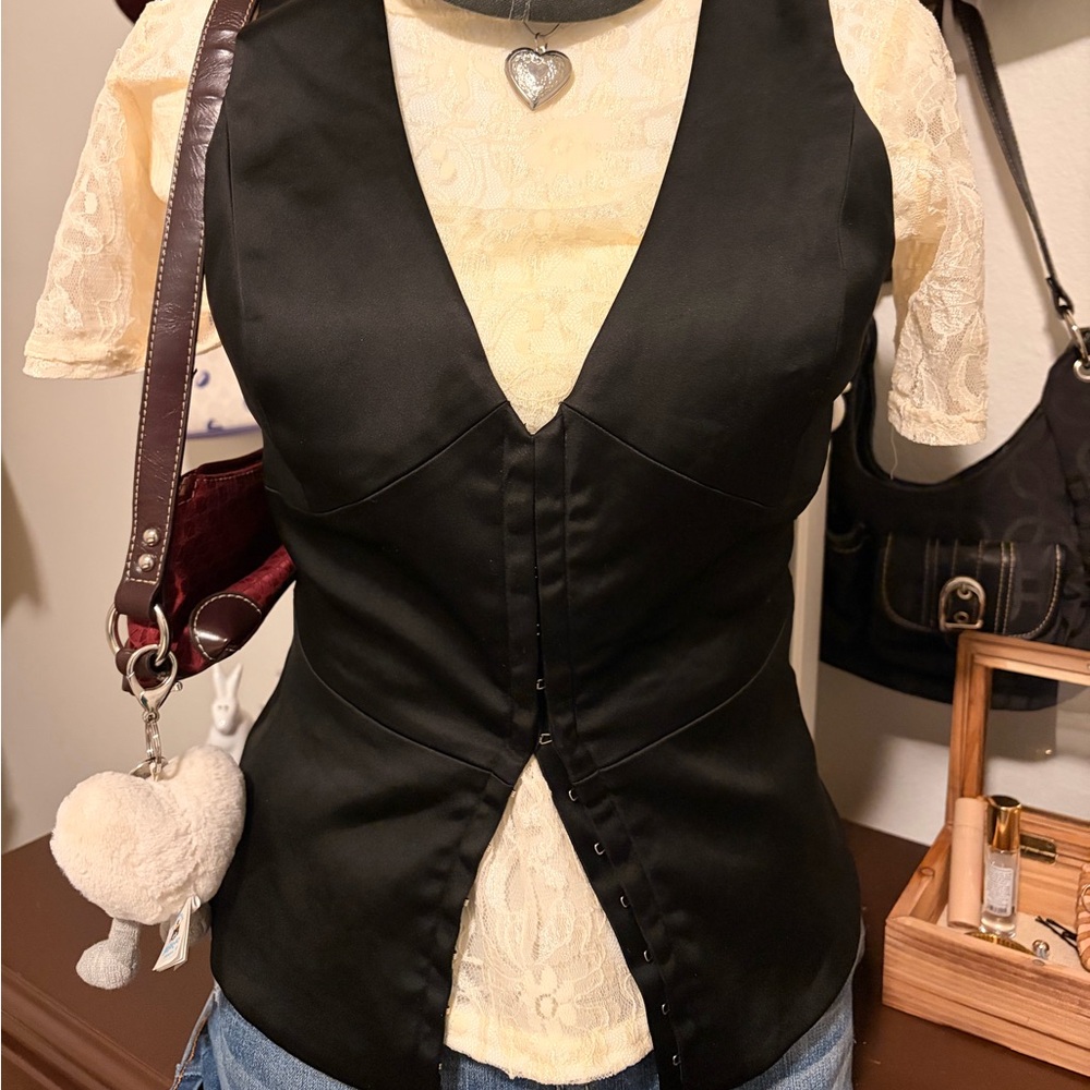 ARITZIA Elegant Black Sleeveless Top